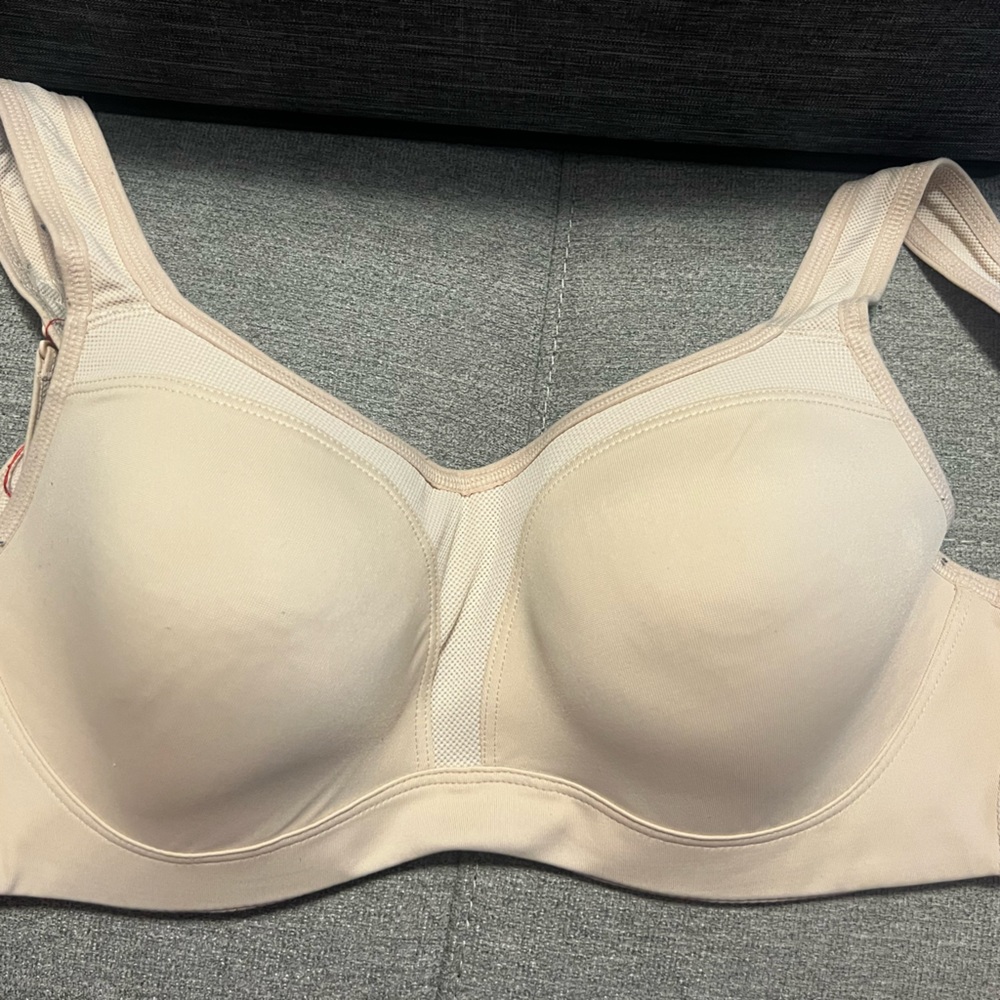 Wacoal sports bra 32DD
